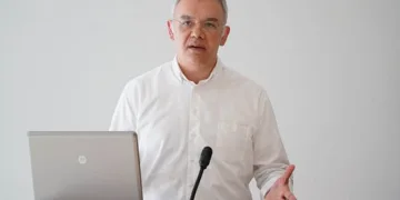 Prof. Dr. Kayıhan Pala: Salgın tüm hızıyla devam ediyor