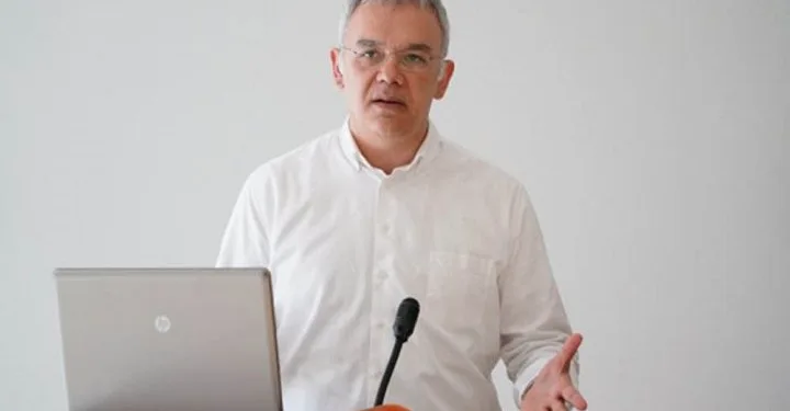Prof. Dr. Kayıhan Pala: Salgın tüm hızıyla devam ediyor