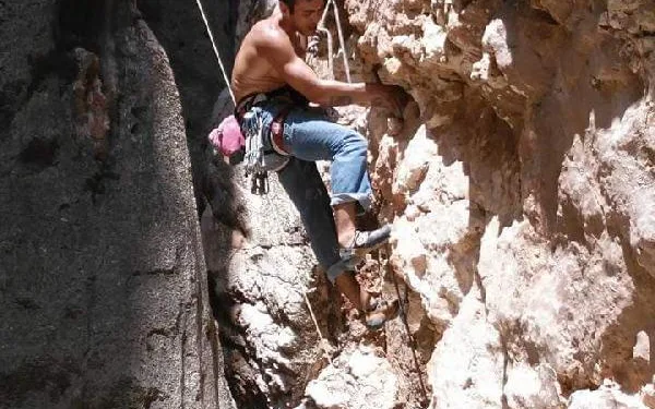 Kayıp dağcı, 6 gündür aranıyor