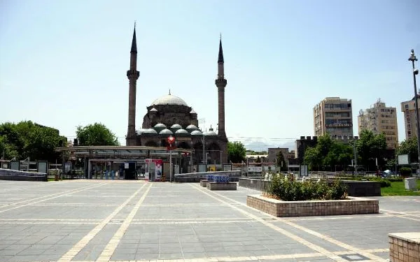 Kayseri’de 3’üncü günde de cadde ve sokaklar boş kaldı