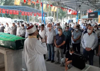 Kazada hayatını kaybeden ilçe müdürü toprağa veri̇ldi̇