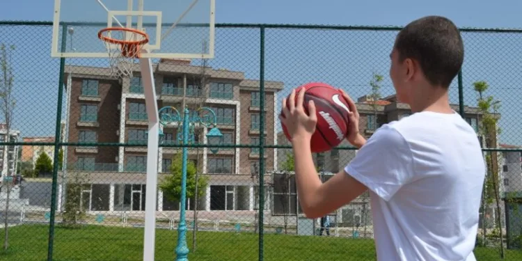 Ki̇mi̇si̇ Sahaya, Ki̇mi̇si̇ Bi̇si̇klete Koştu
