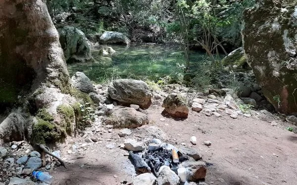 Çöplüğe dönen kanyonda 7 saatlik temizlik