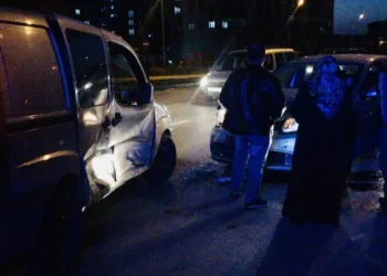 Kırmızı ışık ihlali yapan sürücü kaza yaptı: 2 yaralı