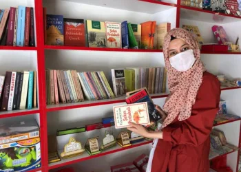Kısıtlama 4 Saatli̇ği̇ne Kalktı, Gençler Ki̇tap Almaya Koştu