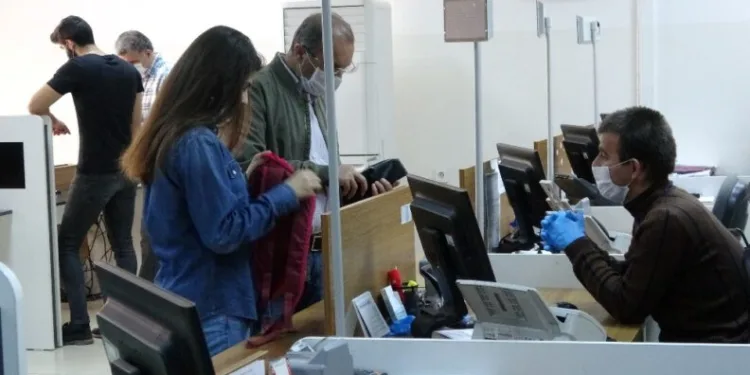 Kısıtlama Gününde Yksye Gi̇recek Öğrenci̇lere Kolaylık