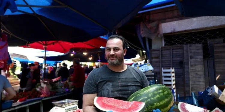 Bursa’da pazarlar cep yakıyor! Karpuzun dilimi 25 lira