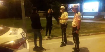 İnegöl’de saati unutan iki genç ceza yemekten kurtulamadı