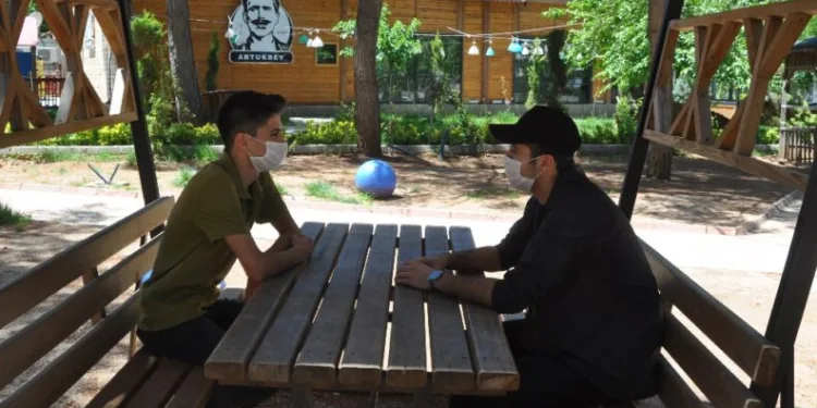 Kısıtlamanın Kalkmasıyla Gençler Parklarda Buluştu, Cumhurbaşkanına Teşekkür Etti̇