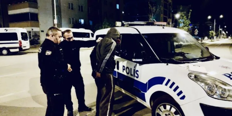 Bursa’da hem yasağı çiğnediler hem de hırsızlık yaptılar!