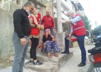 Kızılay’dan Roman vatandaşlara iftar yemeği