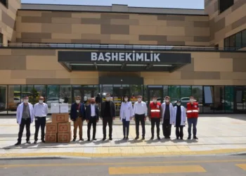 Kızılaydan Sağlık Çalışanlarına Maske Ve Si̇perli̇k Desteği̇