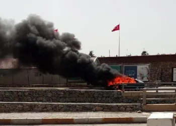 Klimayı çalıştırdı, otomobil alev topuna döndü