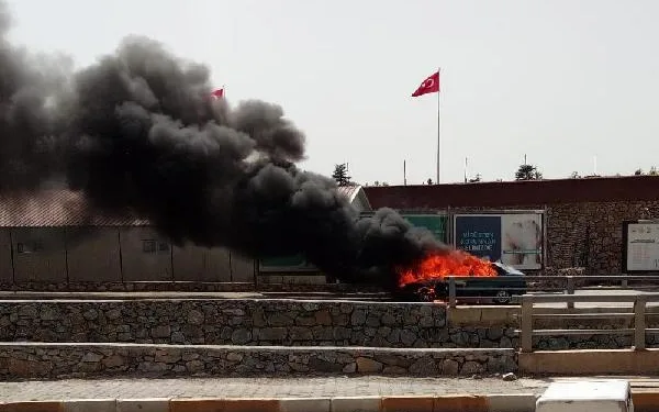 Klimayı çalıştırdı, otomobil alev topuna döndü