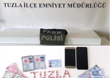Kocaeli̇den Geli̇p Tuzlada Uyuşturucu Satan Şahıs Yakayı Ele Verdi̇
