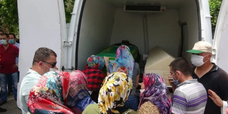 Kocasının Katletti̇ği̇ Kadın Dualarla Defnedi̇ldi̇