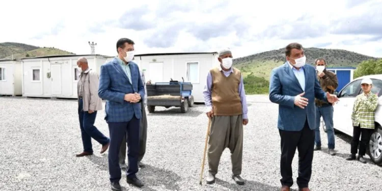 Konteyner kentte yaşayan depremzedeler ziyaret edildi