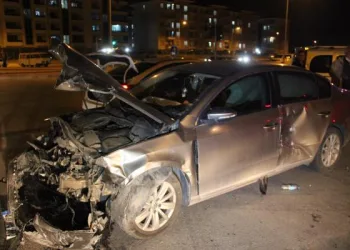 Konya’da iki otomobil çarpıştı: 3 yaralı