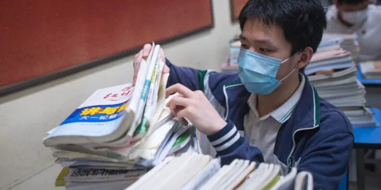 Wuhan’da okullar açıldı