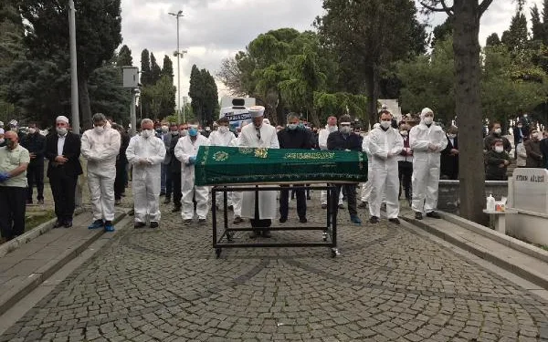 Koronavirüs nedeniyle hayatını kaybeden Ömer Döngeloğlu son yolculuğuna uğurlandı