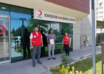Koronavirüsü yenen zabıta memuru plazma bağışında bulundu