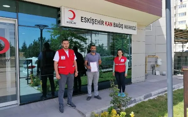 Koronavirüsü yenen zabıta memuru plazma bağışında bulundu