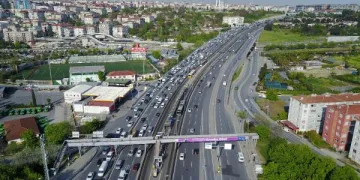 İstanbul D-100’deki trafik yoğunluğu havadan görüntülendi