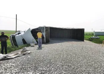 Kuluda Tır İle Otomobi̇l Çarpıştı: 3 Yaralı