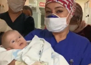Türkiye’de 4 aylık bebek, koronavirüsü yendi