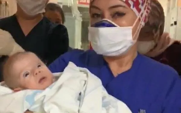 Türkiye’de 4 aylık bebek, koronavirüsü yendi