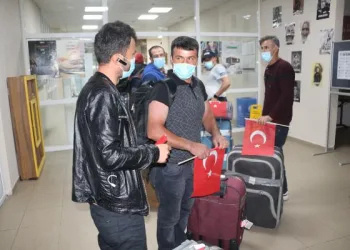 Kuveyt’teki Türk işçiler Türkiye’ye getirildi