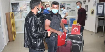 Kuveyt’teki Türk işçiler Türkiye’ye getirildi
