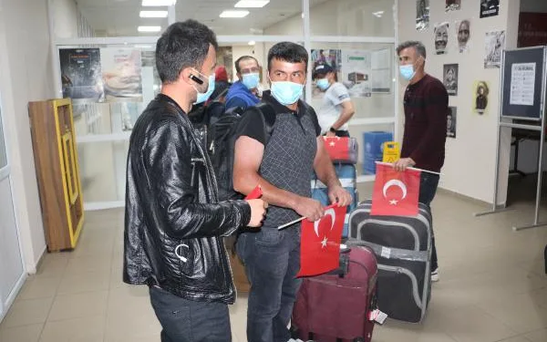 Kuveyt’teki Türk işçiler Türkiye’ye getirildi