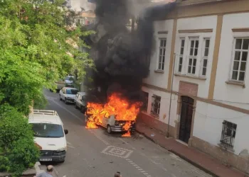 Lpgli̇ Otomobi̇l Alev Topuna Döndü…patlama Anları Kamerada