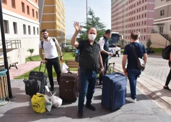 Malatya’da karantina süreleri dolan 170 kişi, memleketlerine uğurlandı
