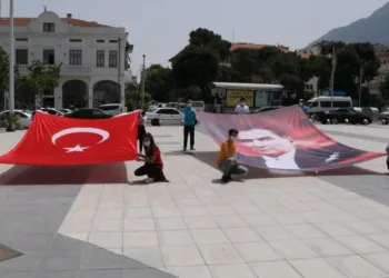 Mani̇sada Gençli̇k Haftası Törenle Başladı
