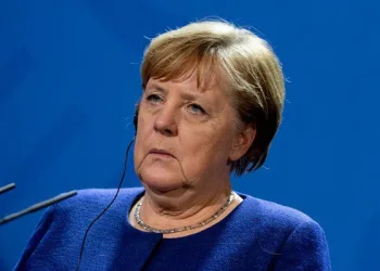 Merkel’in e-posta hesapları hacklendi