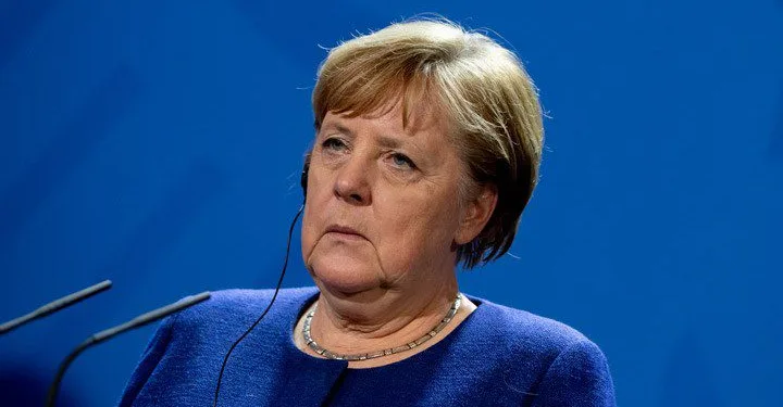 Merkel’in e-posta hesapları hacklendi