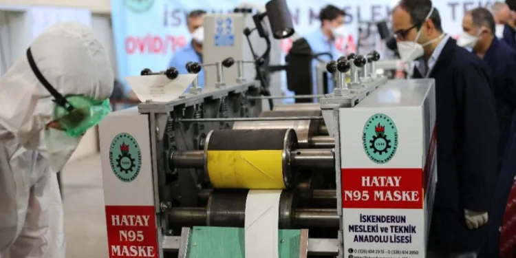 Meslek Li̇sesi̇nde N95 Maske Üreti̇m Maki̇nesi̇ Yapıldı