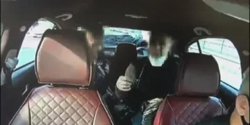 Metro istasyonunda 200 bin TL çalan hırsızlar kamerada
