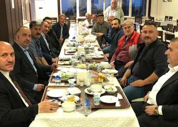 MHP’li Başkan yasağa uymadı toplu iftara katıldı
