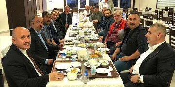 MHP’li Başkan yasağa uymadı toplu iftara katıldı