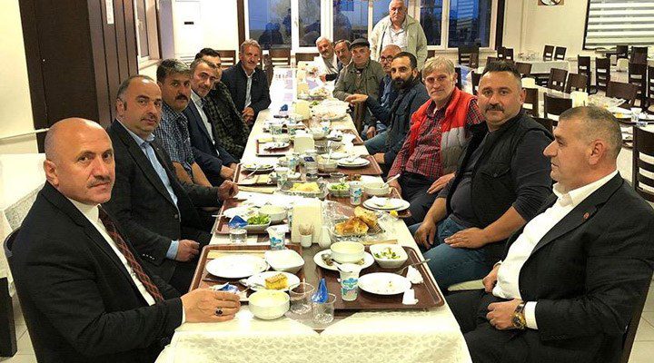 MHP'li Başkan yasağa uymadı toplu iftara katıldı