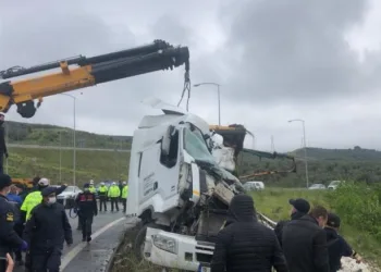 Bursa’da kaza: Kamyon sürücüsü hayatını kaybetti