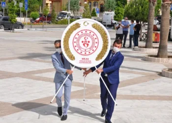 Mi̇lasta Gençli̇k Haftası Etki̇nli̇kleri̇ Törenle Başladı