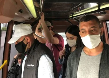 Mi̇ni̇büsçüleri̇n Whatsapp Gruplarına Poli̇sten Gezi̇ci̇ Uygulama