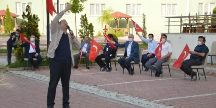Müftü Yardımcısından Karanti̇nadaki̇ Vatandaşlara Konser