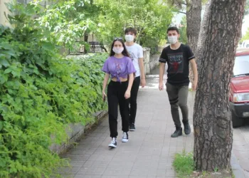 Muğlada 15-20 Yaş Arası Gençler Sokağa Çıktı