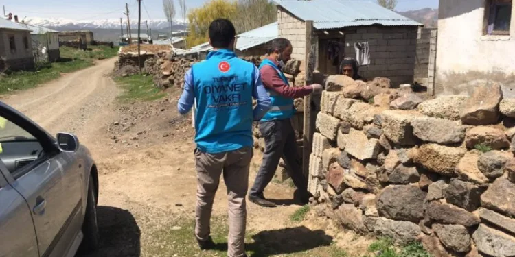 Muradi̇ye Müftülüğünden İhti̇yaç Sahi̇pleri̇ne Destek