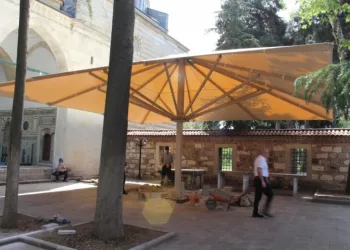 Mustafa Paşa Cami̇i̇ni̇n Avluna Dev Tente Yapıldı